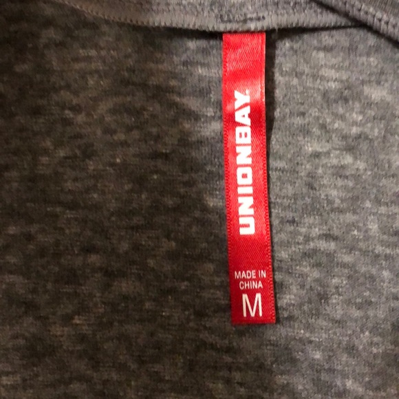 Gray top - Picture 3 of 4